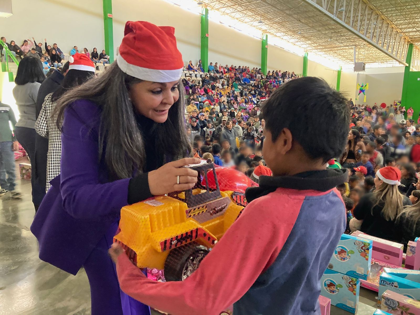 Destina Bien Común casi 3 mdp en becas para niñas y niños en la zona ...