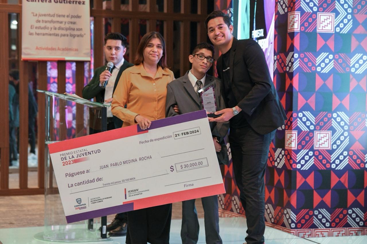 Entrega Ichijuv el Premio Estatal de la Juventud 2023 – Al Contacto