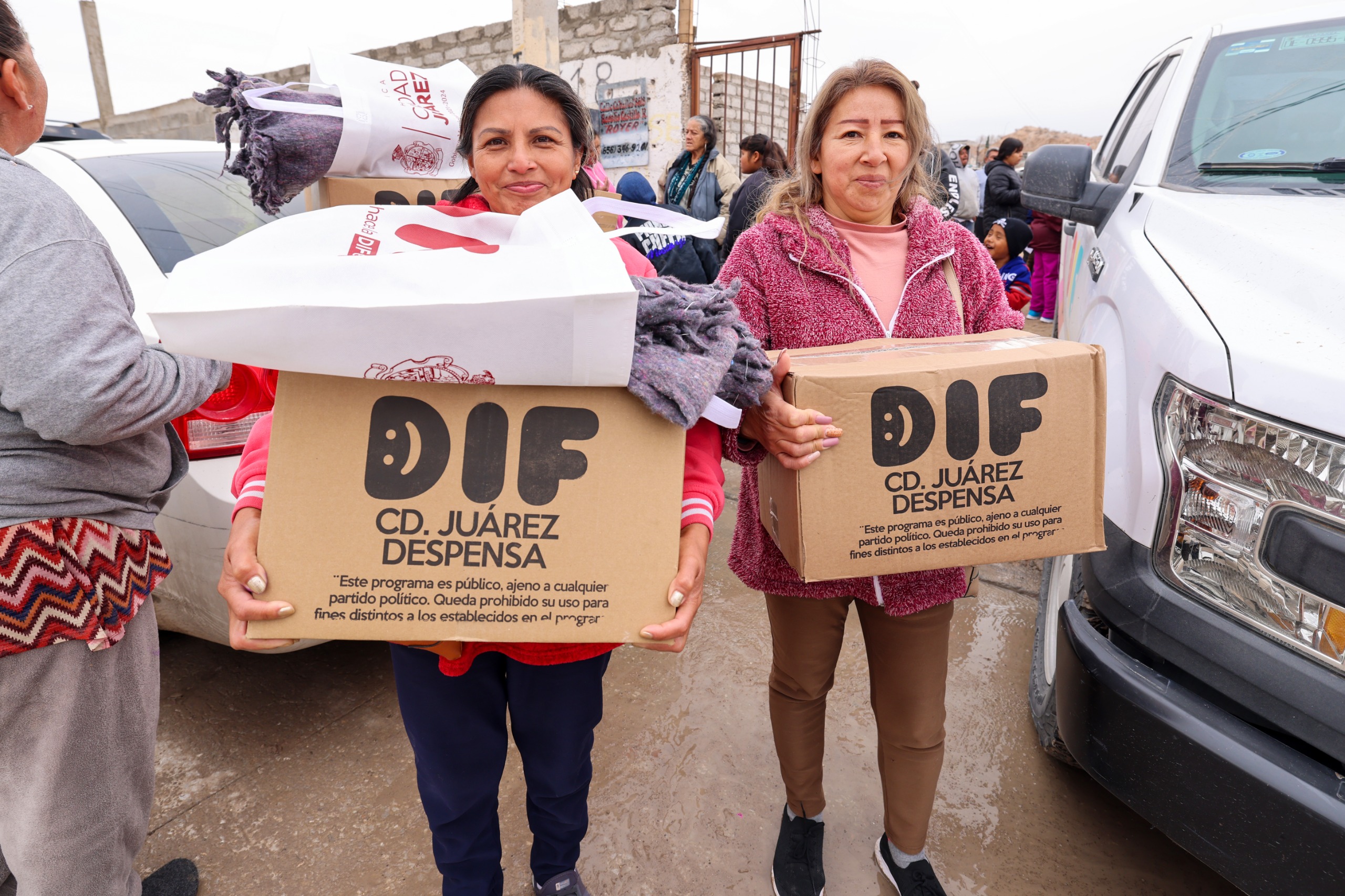 Entrega DIF Municipal despensas y cobijas en la colonia Ampliación ...