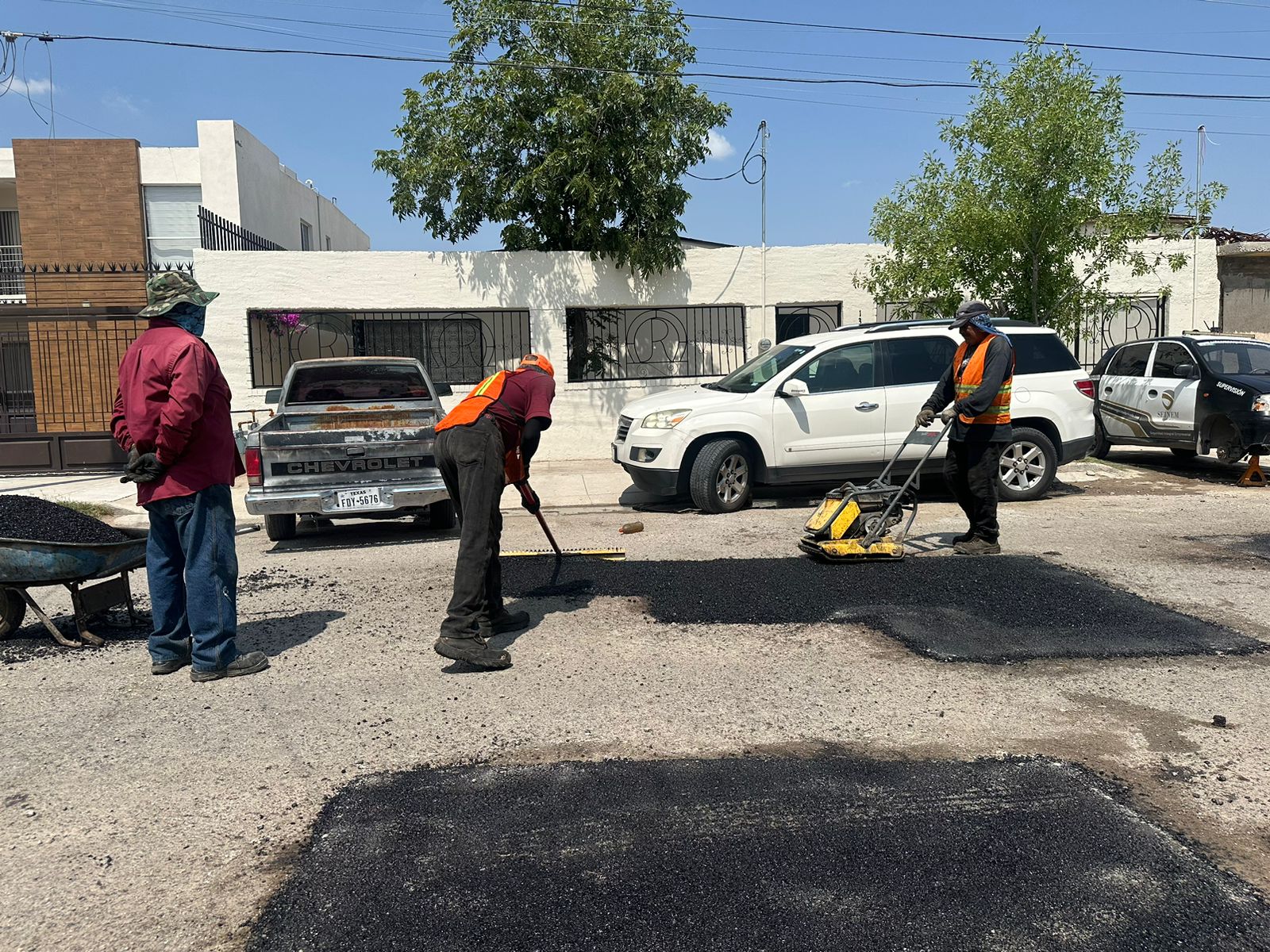 Atiende Obras Públicas con bacheo distintas áreas de la ciudad. – Al ...