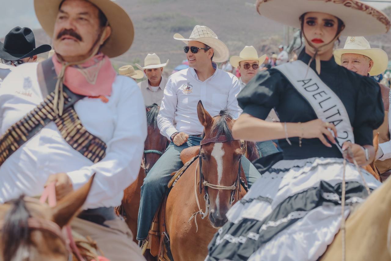 Participa Marco Bonilla en la Cabalgata Villista 2024 – Al Contacto