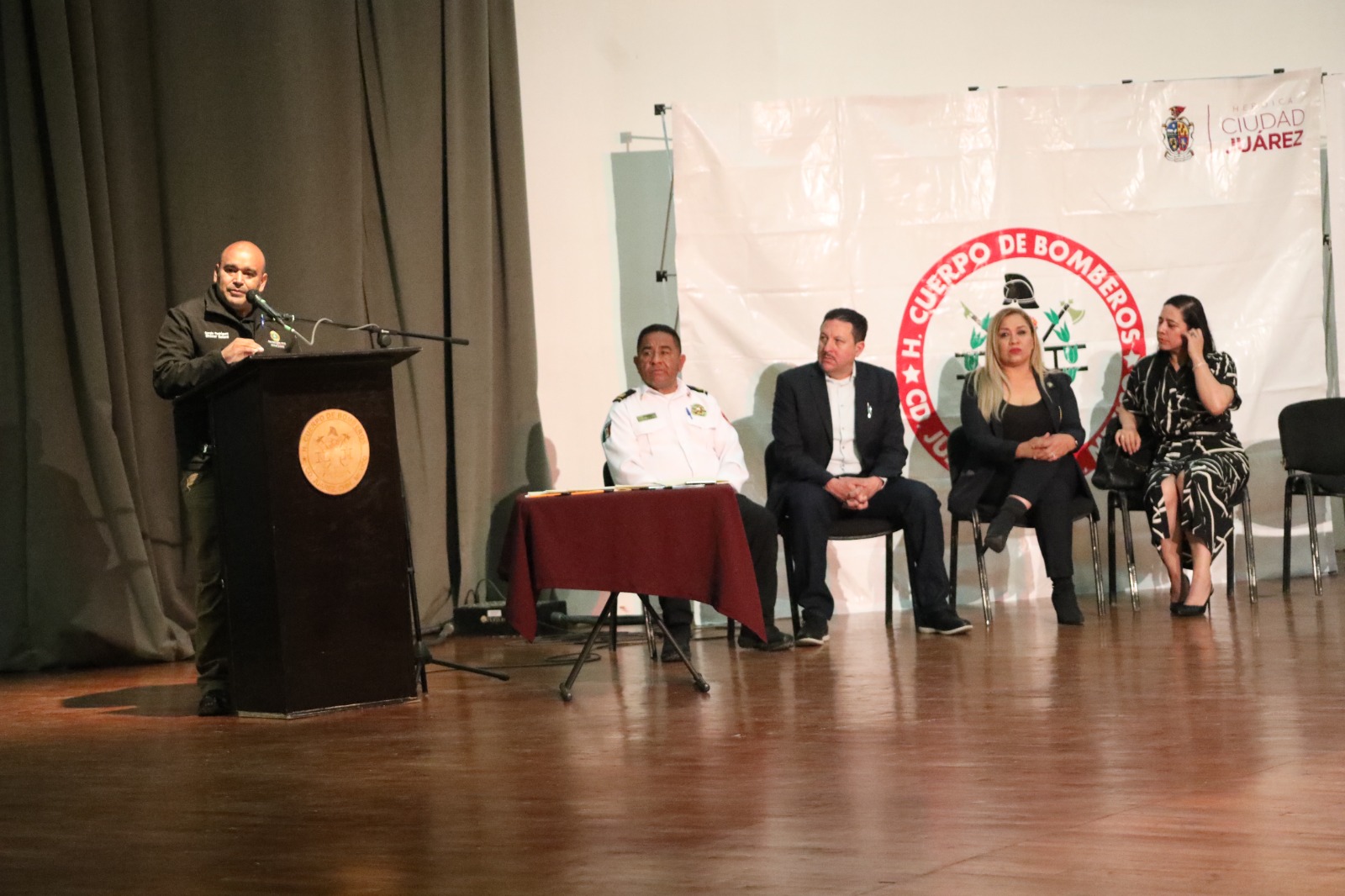 Firman convenio para capacitar en prevención de incendios en escuelas ...