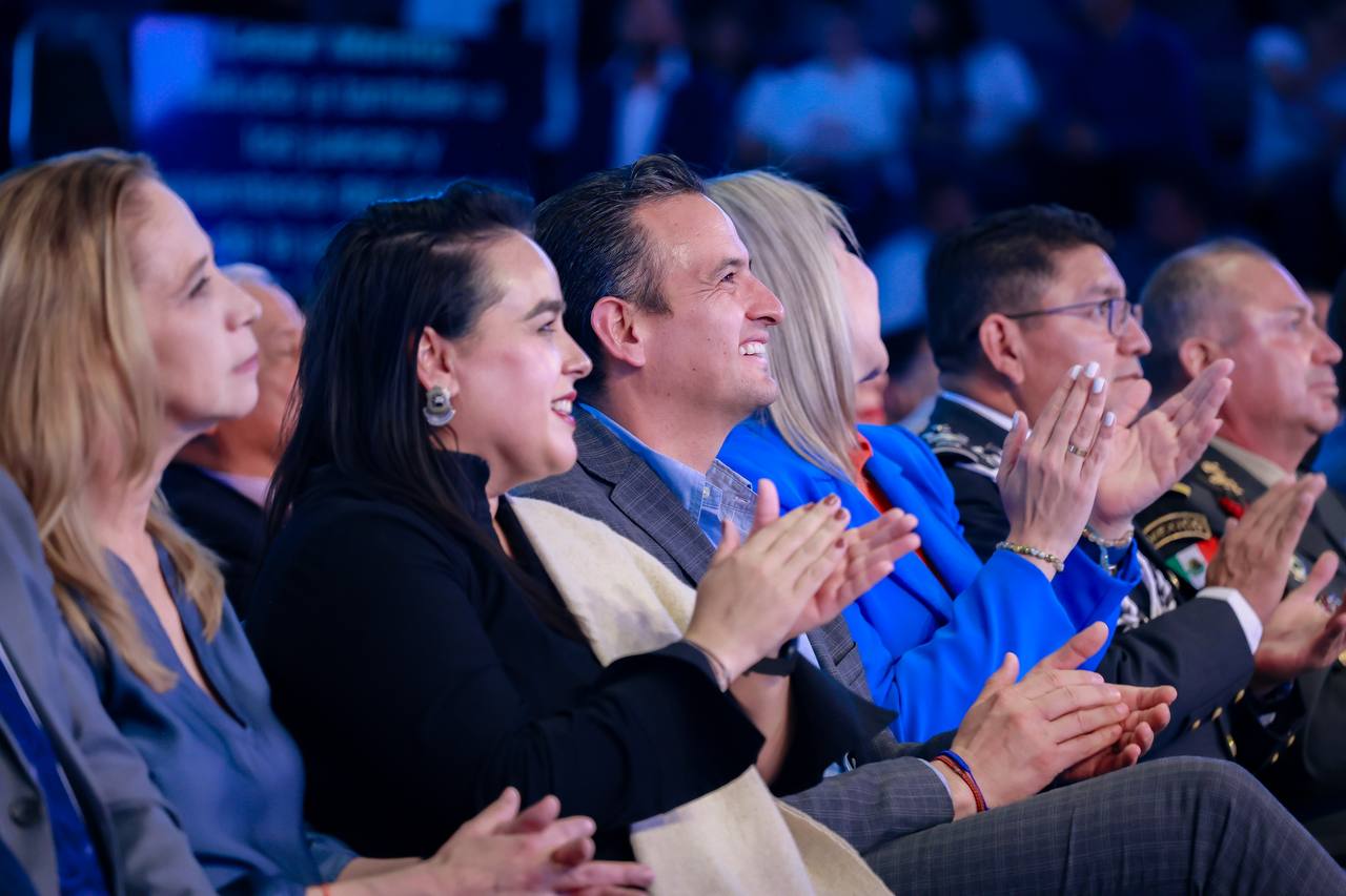 Asiste alcalde Bonilla a 3er informe de Maru Campos en Parral; reconoce ...