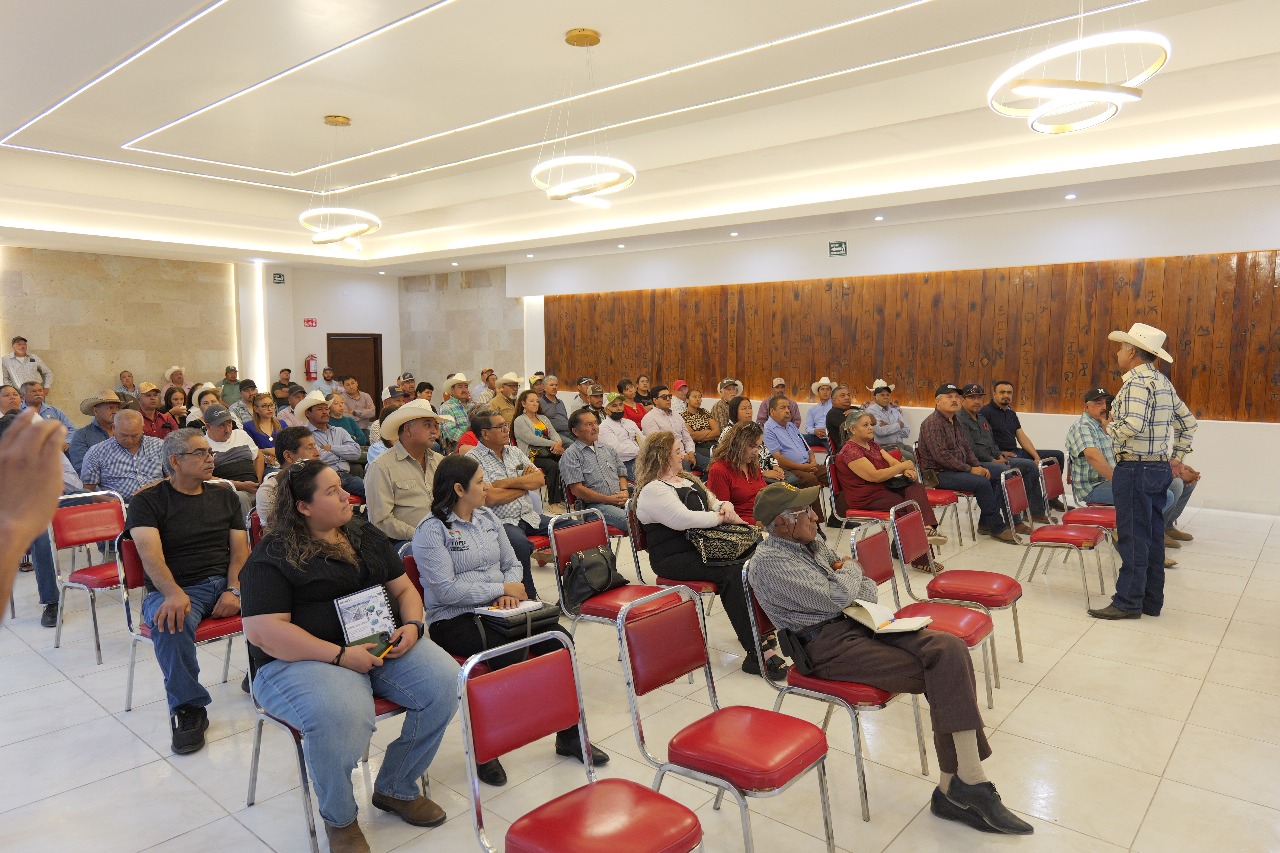 Reafirma Arturo Zubia su compromiso con el campo en reuniones con ...
