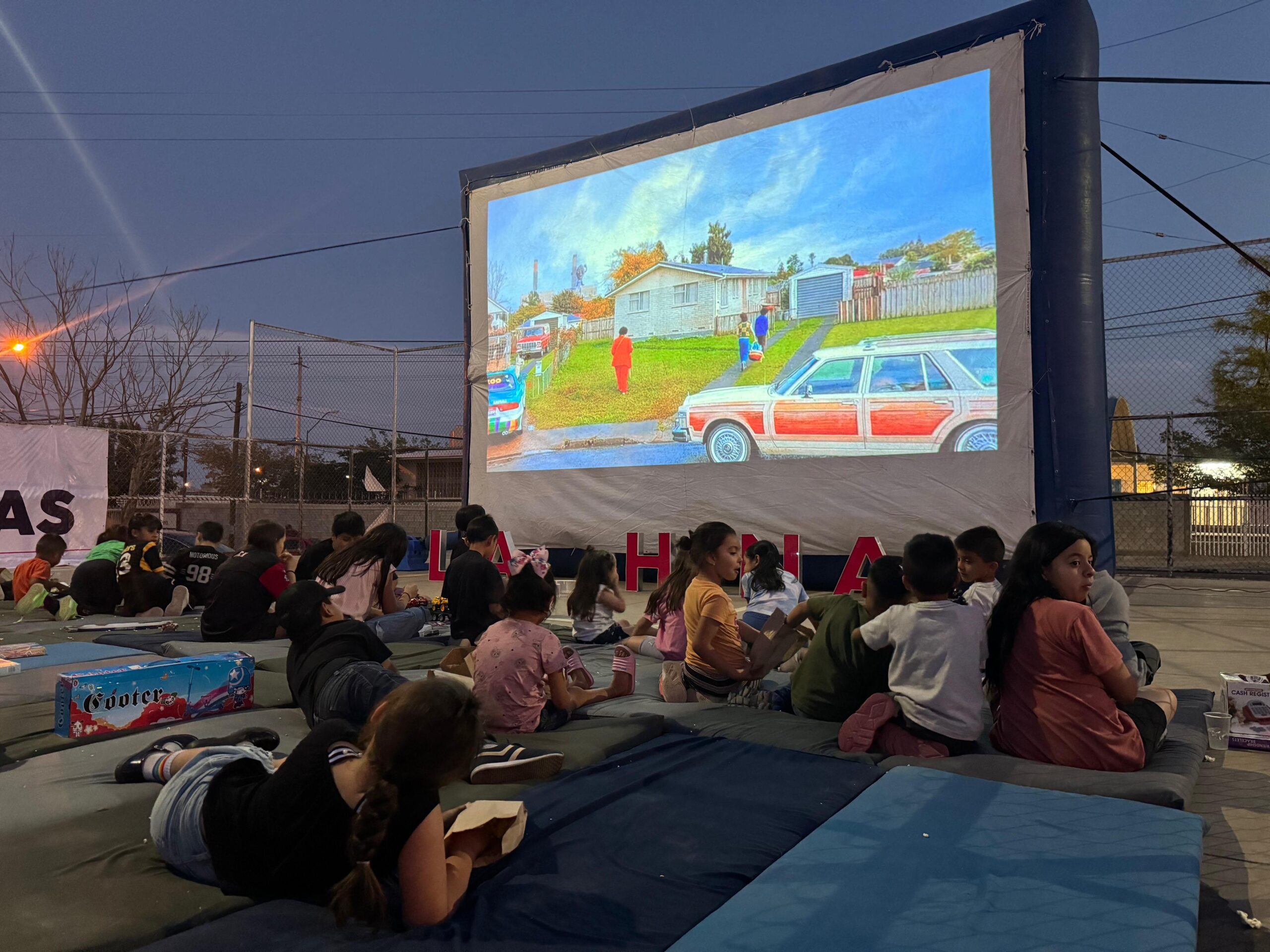 ¡La China Frías lleva la magia del cine a los parques del Distrito 12 ...