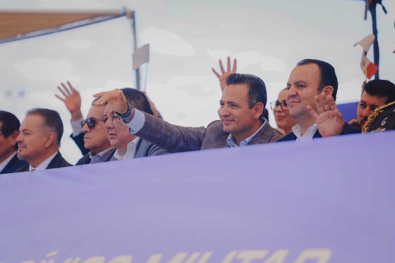 Participa alcalde Bonilla en desfile del 215 aniversario de la ...
